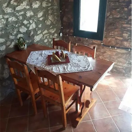 Sasa Stonehouse Kallirákhi